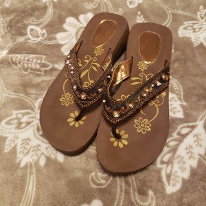 Candie's Super Cute Bronze Floral Accents Sandals